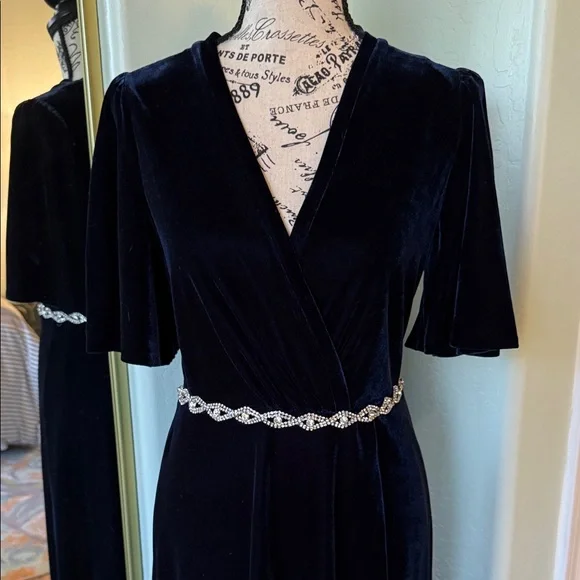 Donna Morgan Dark Blue Velvet Midi Dress - Picture 4 of 8